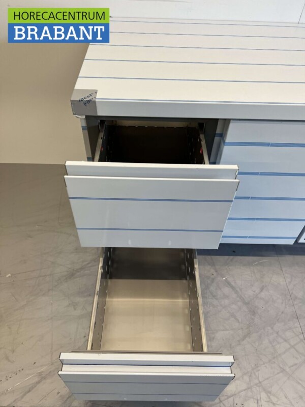 Stainless steel Coreco Premium refrigerated workbench 2 drawers and 1 door 1/1 gastronorm 134,5 cm Catering - Image 4