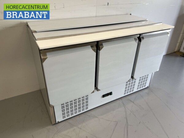 Stainless steel Saladette Refrigerated Workbench 3 doors 1/1 GN 137 cm 230V Horeca - Image 4