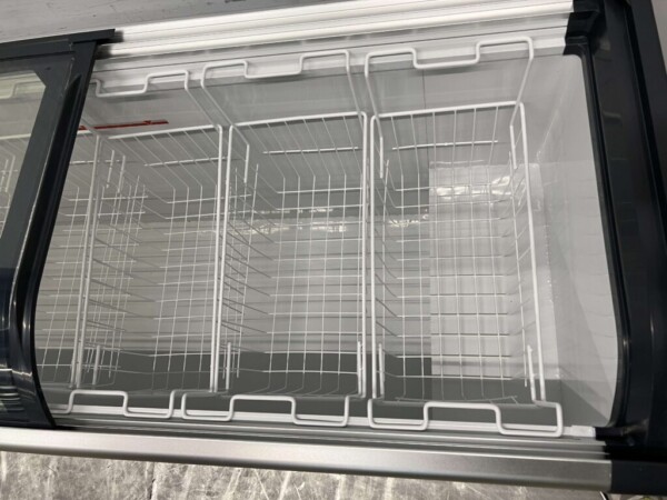 HCB Shop Freezer Freezer Chest with sliding glass lids 545 liters 230V Horeca - Image 5