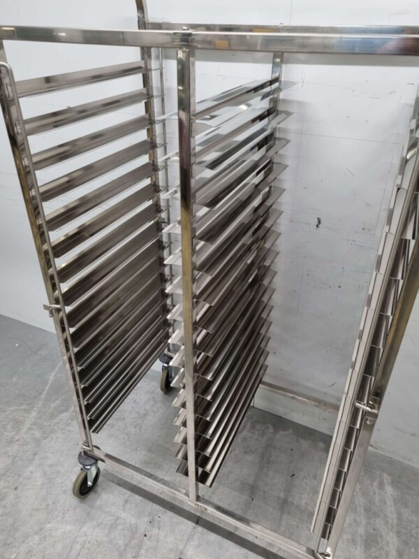 Stainless steel Double shelf trolley 30 x 60/40 cm Bakerynorm Euronorm 91,5 cm Horeca - Image 4