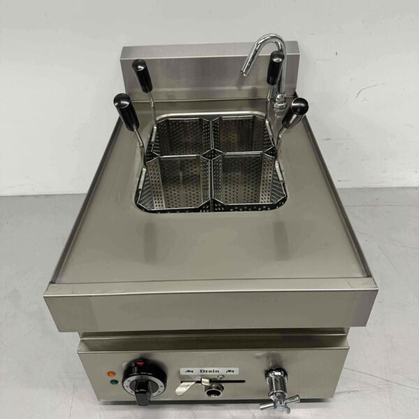 Stainless steel pasta cooker 4 baskets 12 liters 650 Series 400V Catering