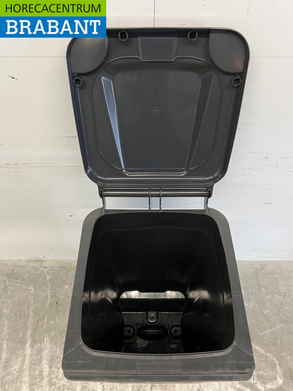 Saro large waste container 120 liters Black Catering - Image 4