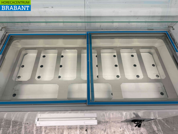 Mobile Combisteel Tenerife Scoop ice cream display case 10 trays 230V Horeca (kopie) - Image 5