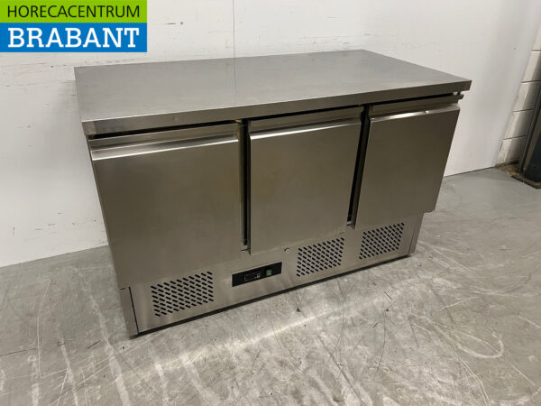 Stainless steel Maxxfrost refrigerated workbench 3 doors 137 cm 230V Horeca - Image 3