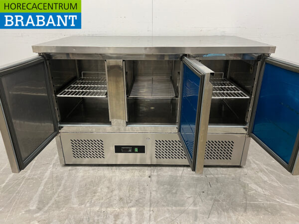 Stainless steel Maxxfrost refrigerated workbench 3 doors 137 cm 230V Horeca - Image 4