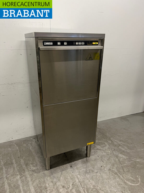Stainless steel Zanussi Dishwasher with drain pump 400V Catering - Image 3