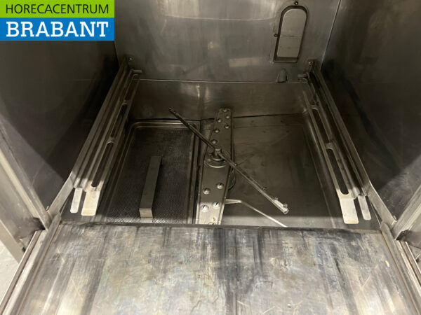 Stainless steel Zanussi Dishwasher with drain pump 400V Catering - Image 4