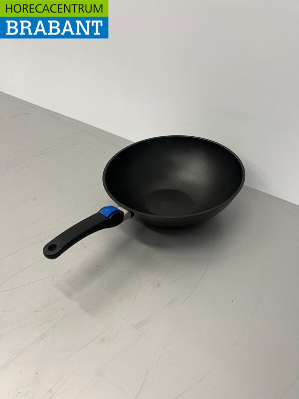 EUROLUX cast iron universal wok pan wok 32 x 36 cm - ceramic surface - PFOA-free - MADE IN GERMANY - Image 3