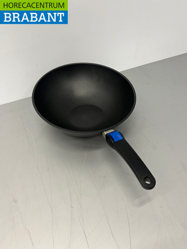EUROLUX cast iron universal wok pan wok 32 x 36 cm - ceramic surface - PFOA-free - MADE IN GERMANY - Image 4