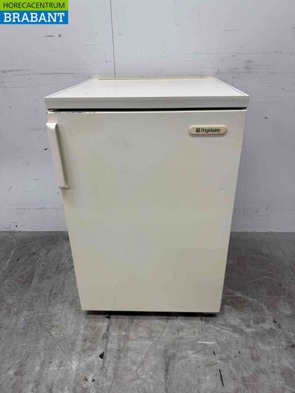 Frigidaire refrigerator fridge with freezer compartment 155 liters 230V Horeca