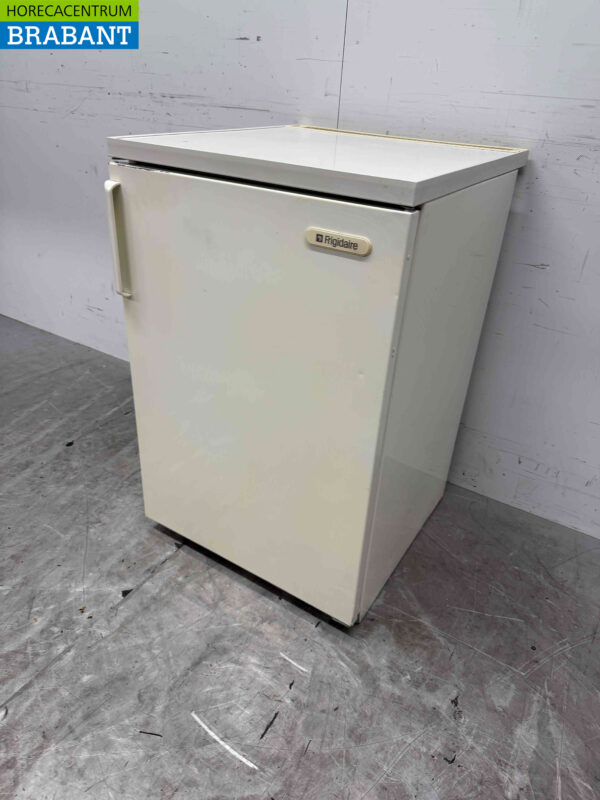 Frigidaire refrigerator fridge with freezer compartment 155 liters 230V Horeca - Image 3