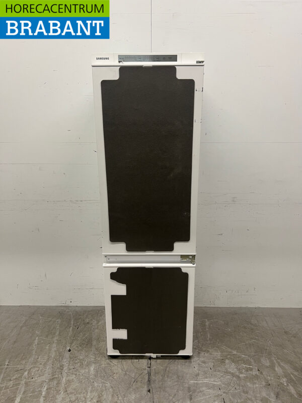 Samsung Built-in Refrigerator-Freezer 267 liters 230V