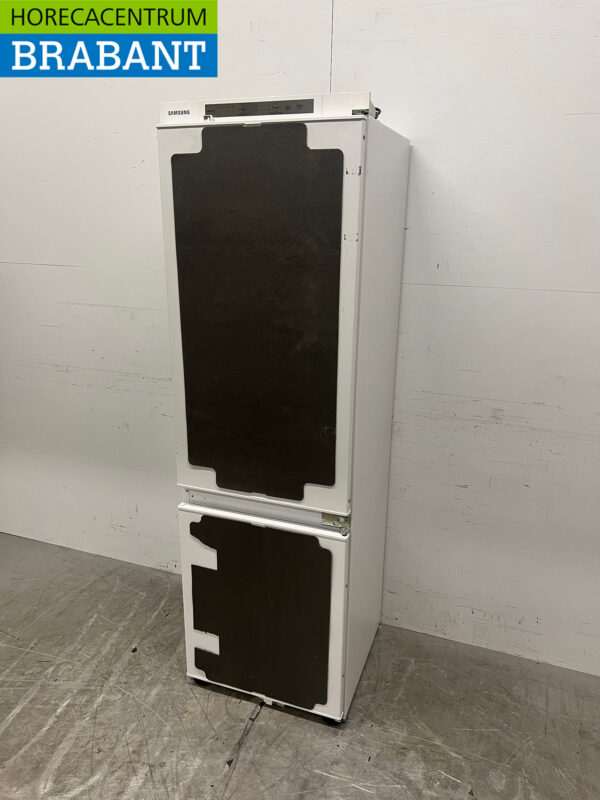 Samsung Built-in Refrigerator-Freezer 267 liters 230V - Image 2
