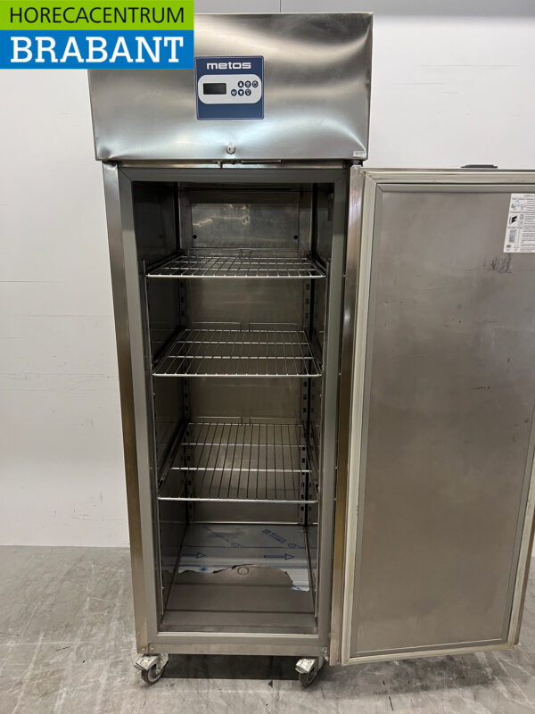 Stainless steel Metos Single Door Freezer 617 liters 230V Catering - Image 4