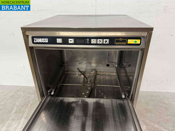 Stainless steel Zanussi ZUCAI Dishwasher 230V Catering - Image 4
