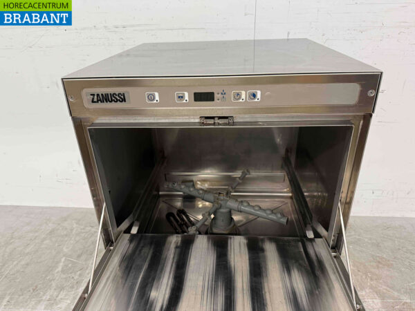 Stainless steel Zanussi NUC3 Dishwasher with drain pump 230V Catering - Image 4