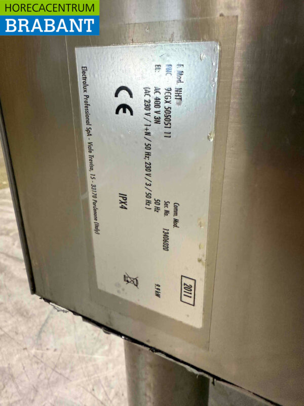 Stainless steel Zanussi NHT Sliding dishwasher 400V Catering - Image 6