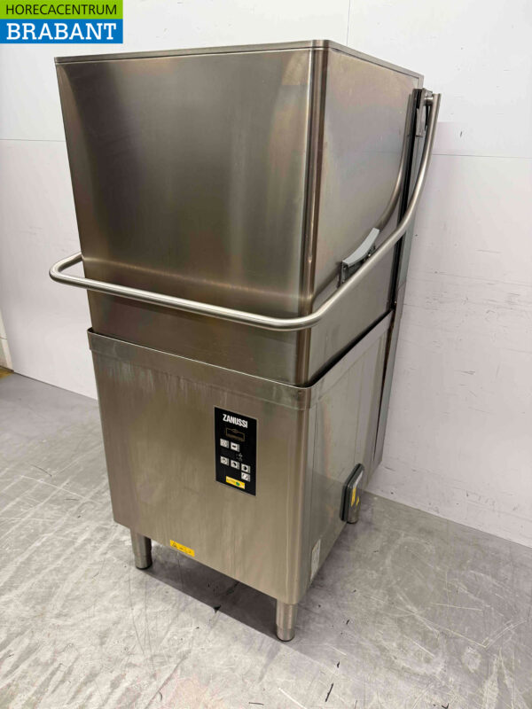 Stainless steel Zanussi ZHTAI Sliding dishwasher 400V Catering - Image 3