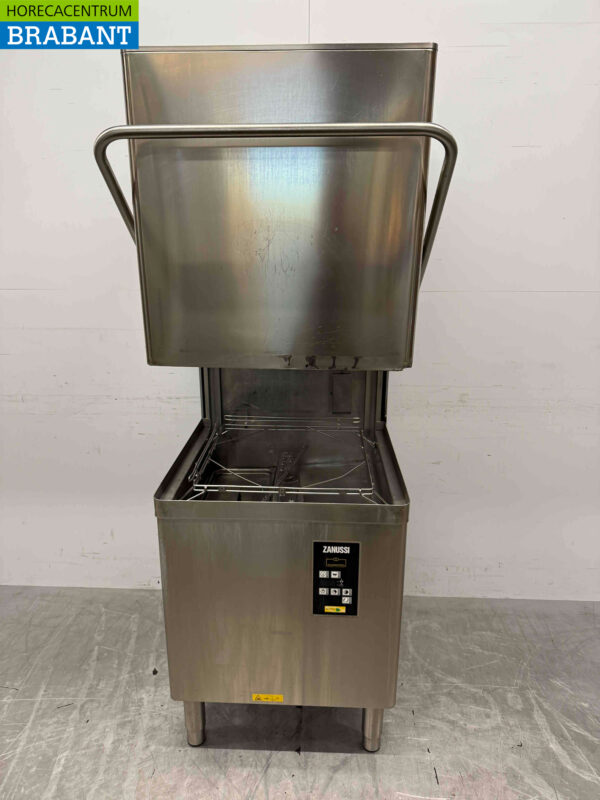 Stainless steel Zanussi ZHTAI Sliding dishwasher 400V Catering - Image 4