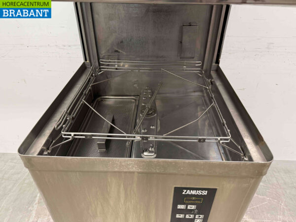 Stainless steel Zanussi ZHTAI Sliding dishwasher 400V Catering - Image 5