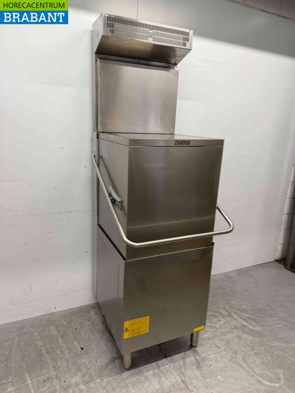 Stainless steel Zanussi ZHT8IELG Sliding dishwasher Heat Recovery 400V Catering - Image 2