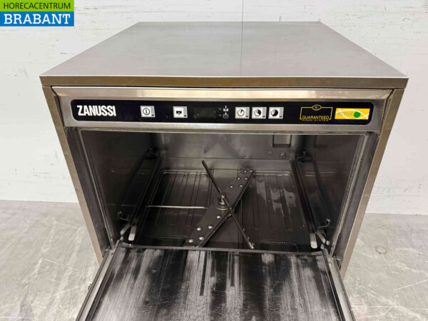 Stainless steel Zanussi ZUCAI Dishwasher 230V Catering (kopie) - Image 4