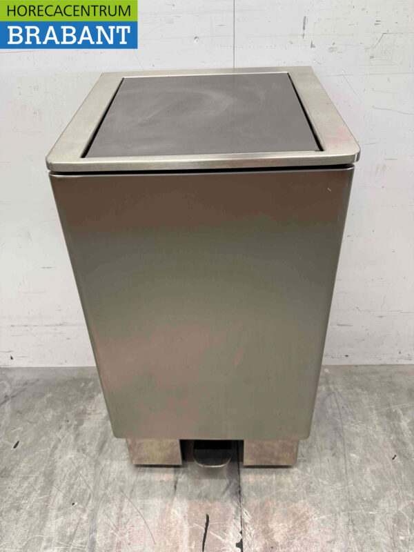 Stainless steel Nayati trash can with foot control 60 liters Catering