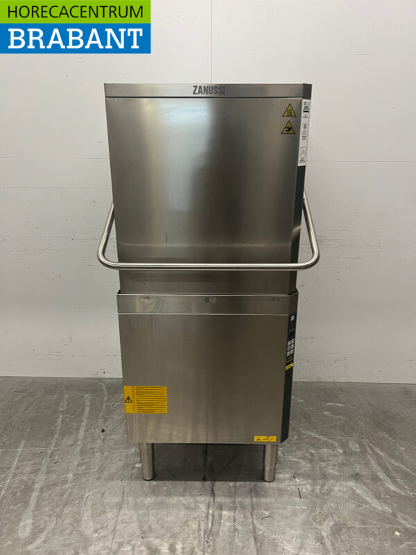 Stainless steel Zanussi Sliding dishwasher with drain pump 400V Catering