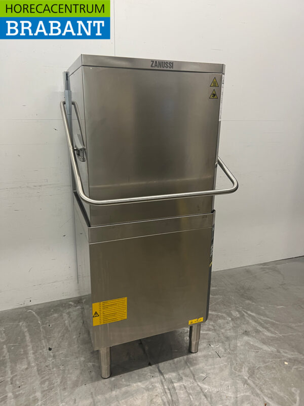 Stainless steel Zanussi Sliding dishwasher with drain pump 400V Catering - Image 3