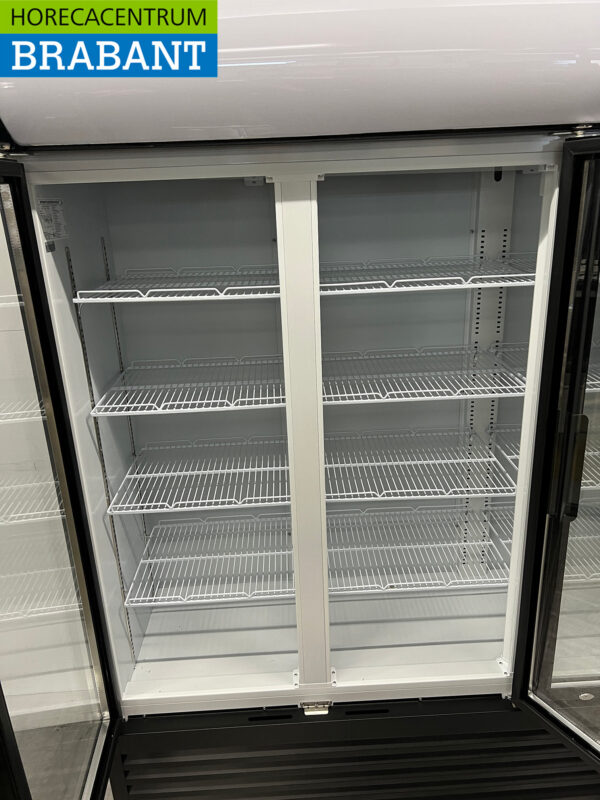 Saro 3 Door Glass Door Refrigerator 1065 liters 230V Catering - Image 4