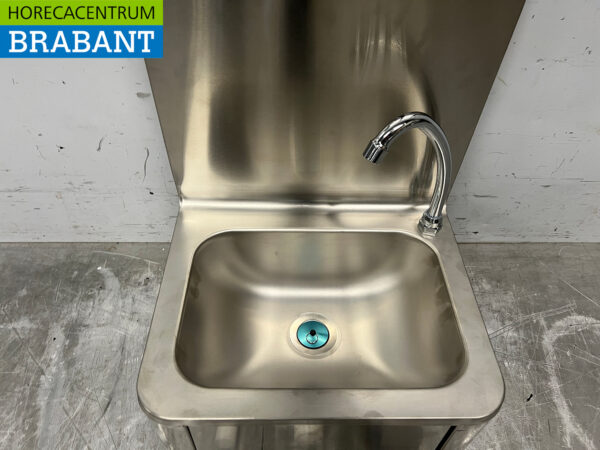 Stainless steel Saro Sink with knee bedieining with soap dispenser Catering - Image 4