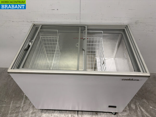 Cooldura Freezer with sliding glass lids 314 liters 230V Horeca - Image 4