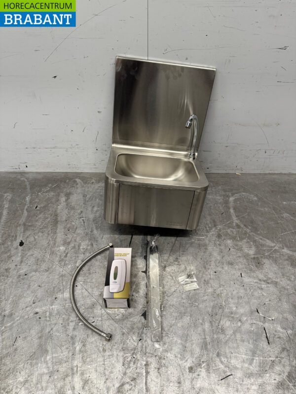 Stainless steel Saro Sink with knee bedieining with soap dispenser Catering