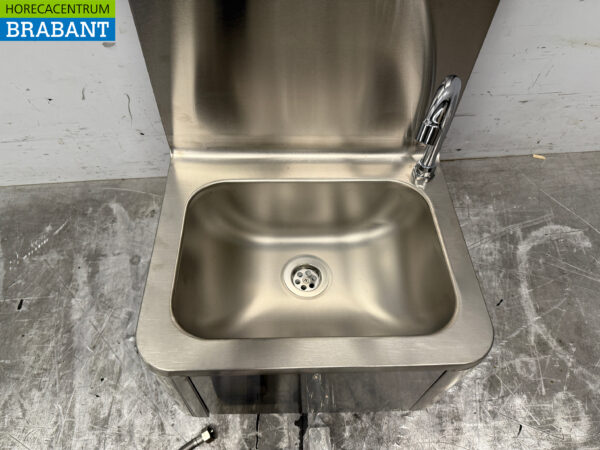 Stainless steel Saro Sink with knee bedieining with soap dispenser Catering - Image 4