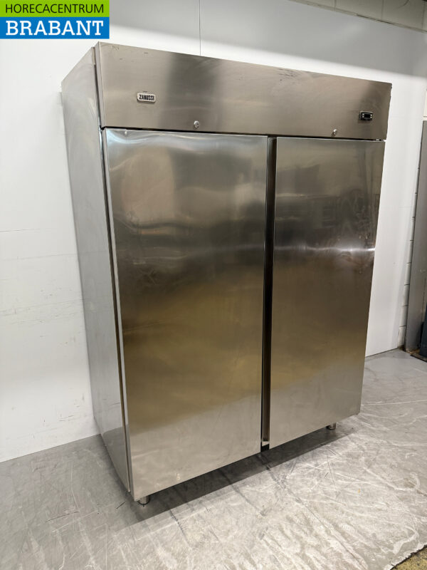 Stainless steel Zanussi Double door Refrigerator 1300 liters 230V Catering - Image 3