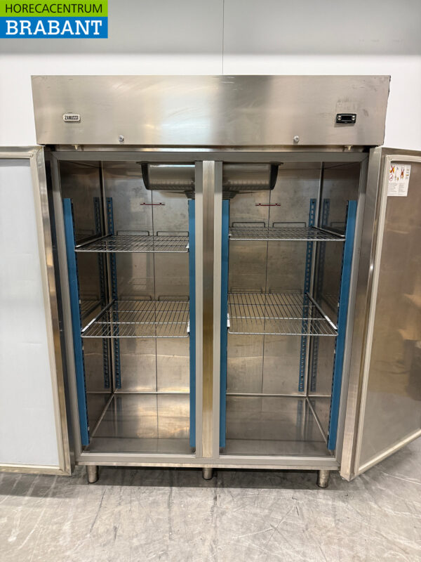 Stainless steel Zanussi Double door Refrigerator 1300 liters 230V Catering - Image 4