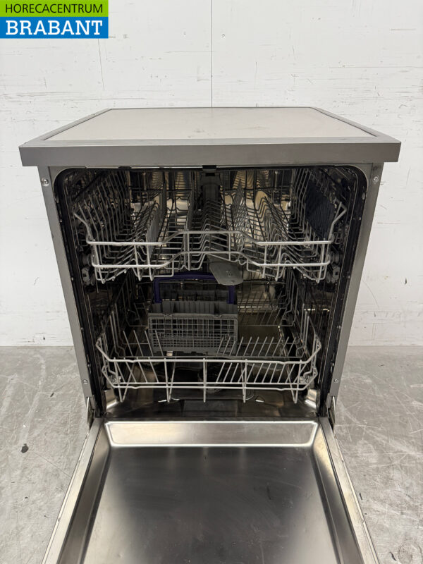 Stainless steel Beko Dishwasher with drain pump 230V Horeca - Image 4