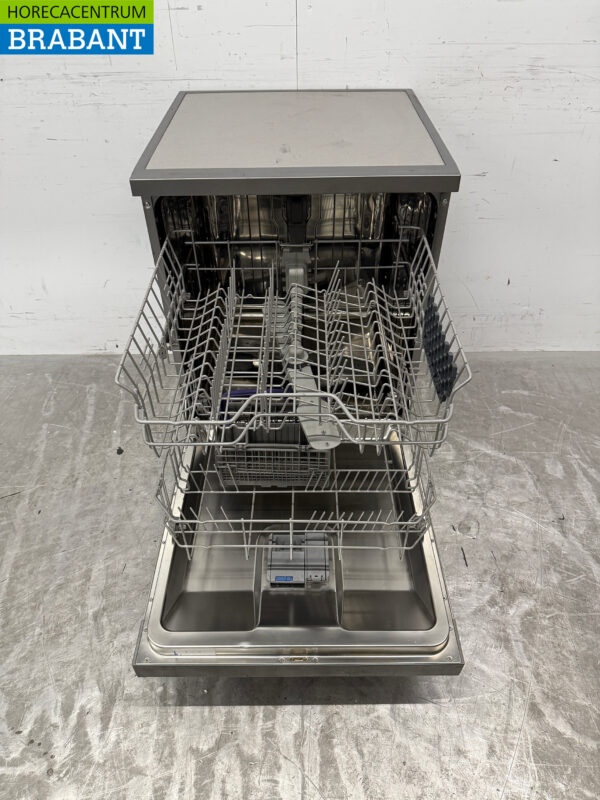 Stainless steel Beko Dishwasher with drain pump 230V Horeca - Image 5