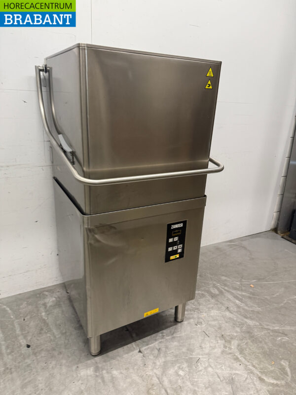 Stainless steel Zanussi Sliding dishwasher 400V Catering - Image 3