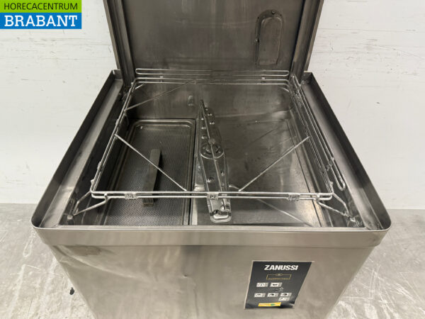 Stainless steel Zanussi Sliding dishwasher 400V Catering - Image 4