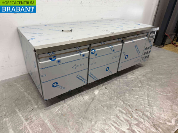 Stainless steel Combisteel Refrigerated Counter Low model 3 doors 160 cm 230V Horeca - Image 3