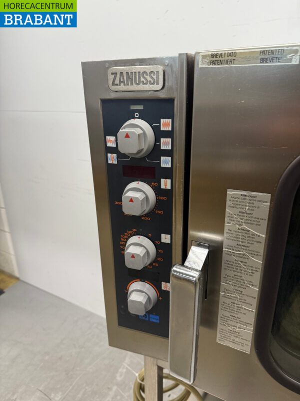 Stainless steel Zanussi Combi steamer 6 x 1/1 GN with water softener 400V Horeca - Image 4