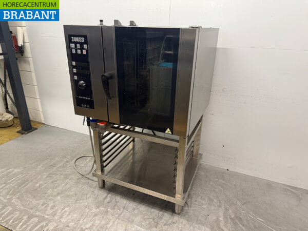 Stainless steel Zanussi Combi steamer with stand 6 x 1/1 GN 400V Horeca - Image 2