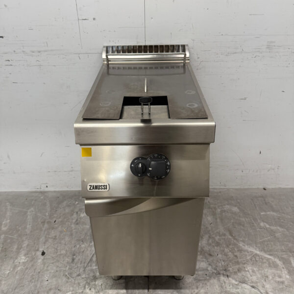 Stainless steel Zanussi Fryer 15 liter Natural gas Catering