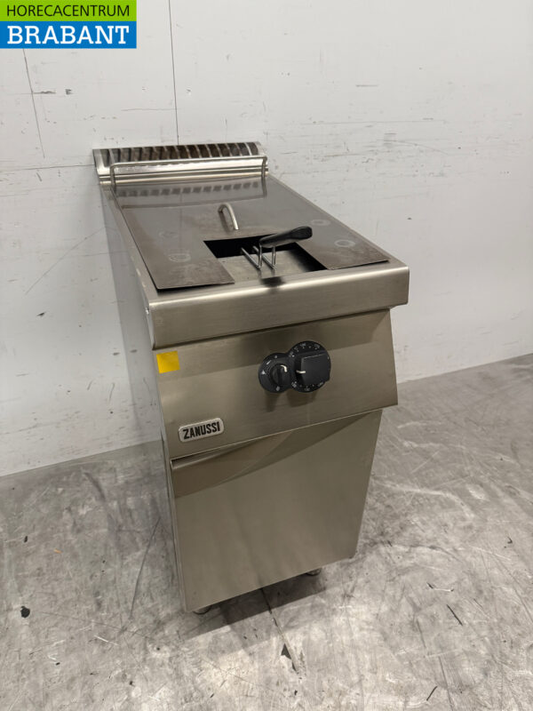 Stainless steel Zanussi Fryer 15 liter Natural gas Catering - Image 3