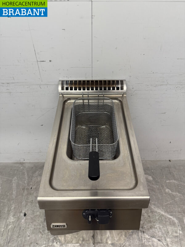 Stainless steel Zanussi Fryer 15 liter Natural gas Catering - Image 4