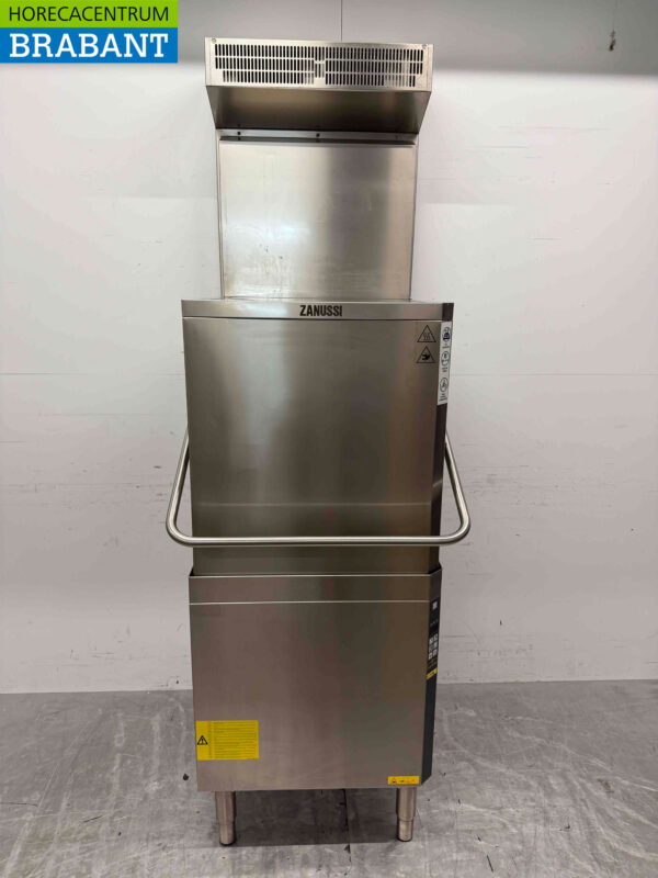 Stainless steel Zanussi Pass-through dishwasher with heat recovery 400V Horeca