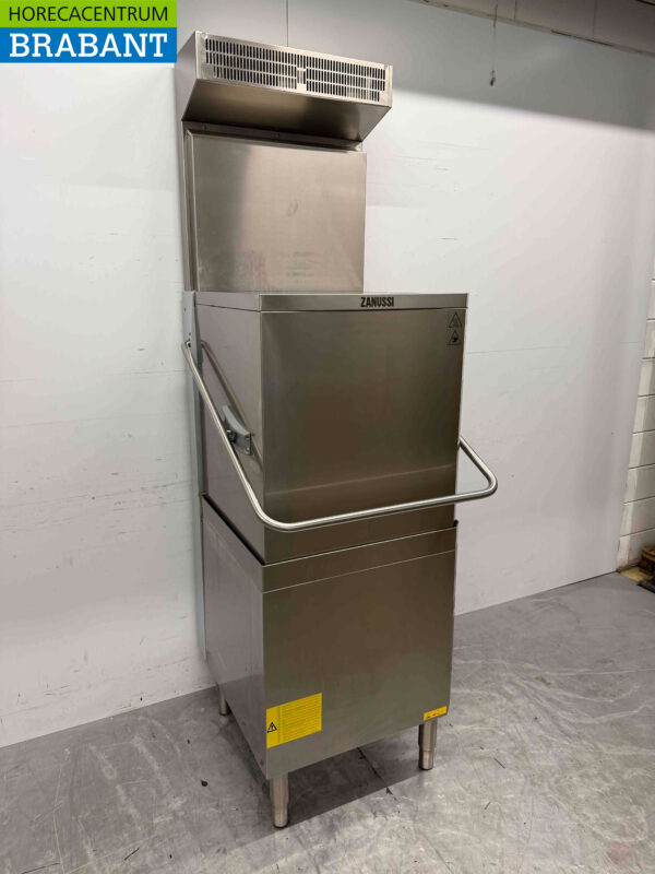 Stainless steel Zanussi Pass-through dishwasher with heat recovery 400V Horeca - Image 3