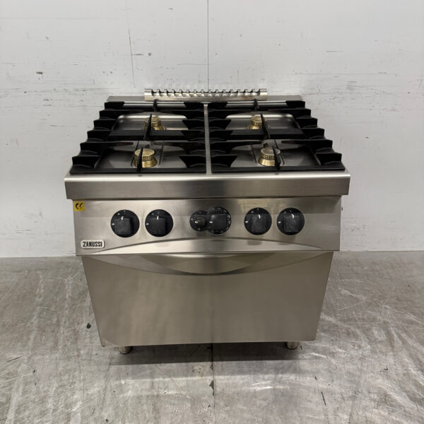 Stainless steel Zanussi 4 Burner Gas Stove with oven 3 x 2/1 GN GAS Horeca