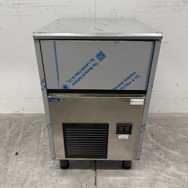 Stainless steel Combisteel Ice cube machine 32 kg/pd 230V Horeca